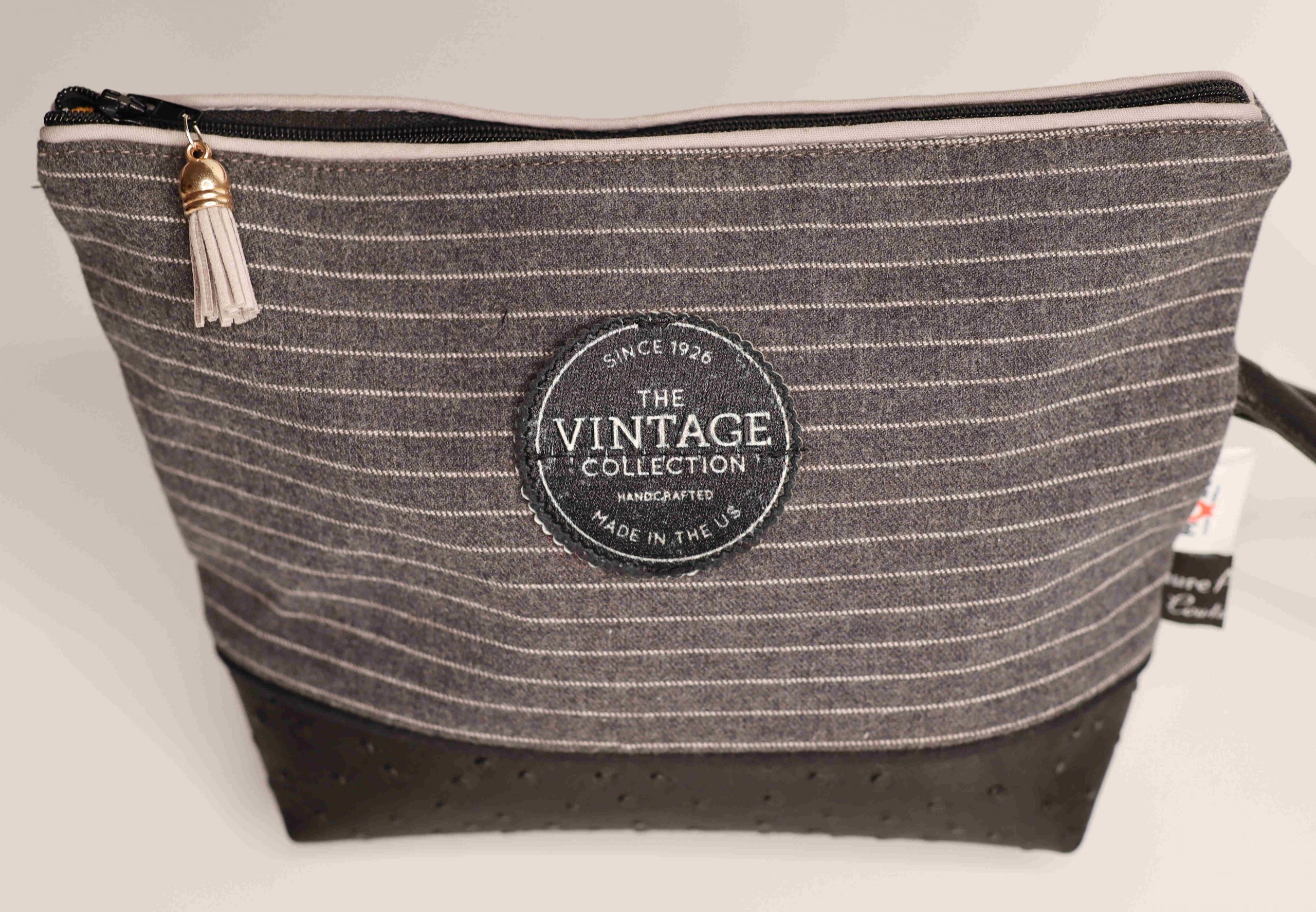 Black pouch with grey and white stripes - Image 3