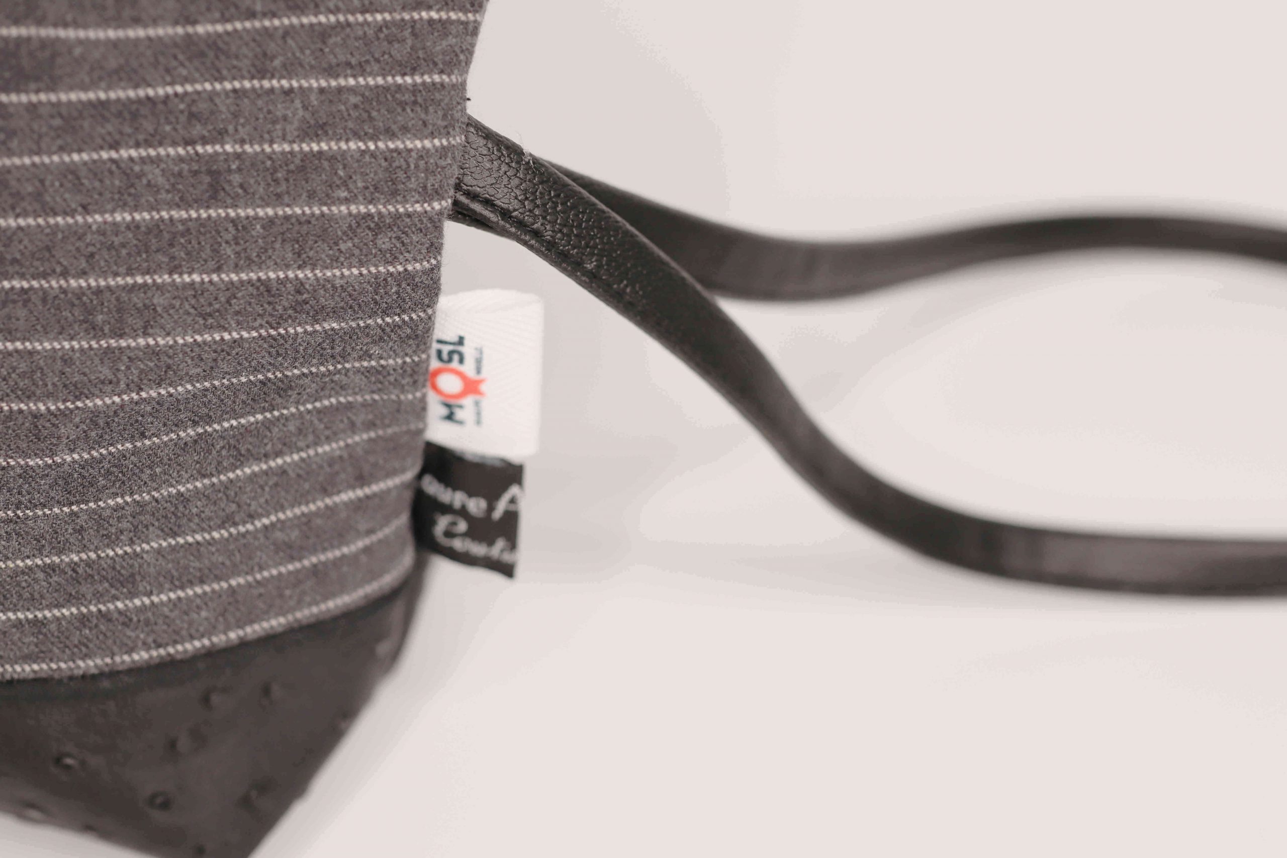 Black pouch with grey and white stripes - Image 4