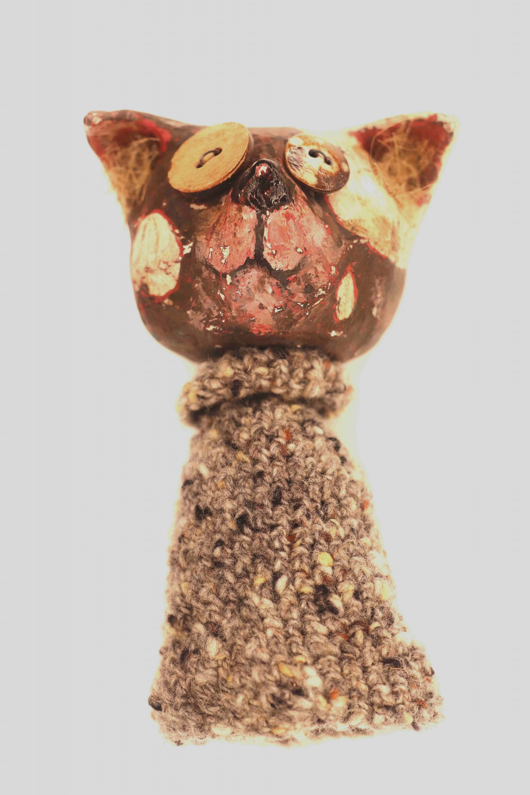 Fantasievoller Katze-Magnet aus Pappmache