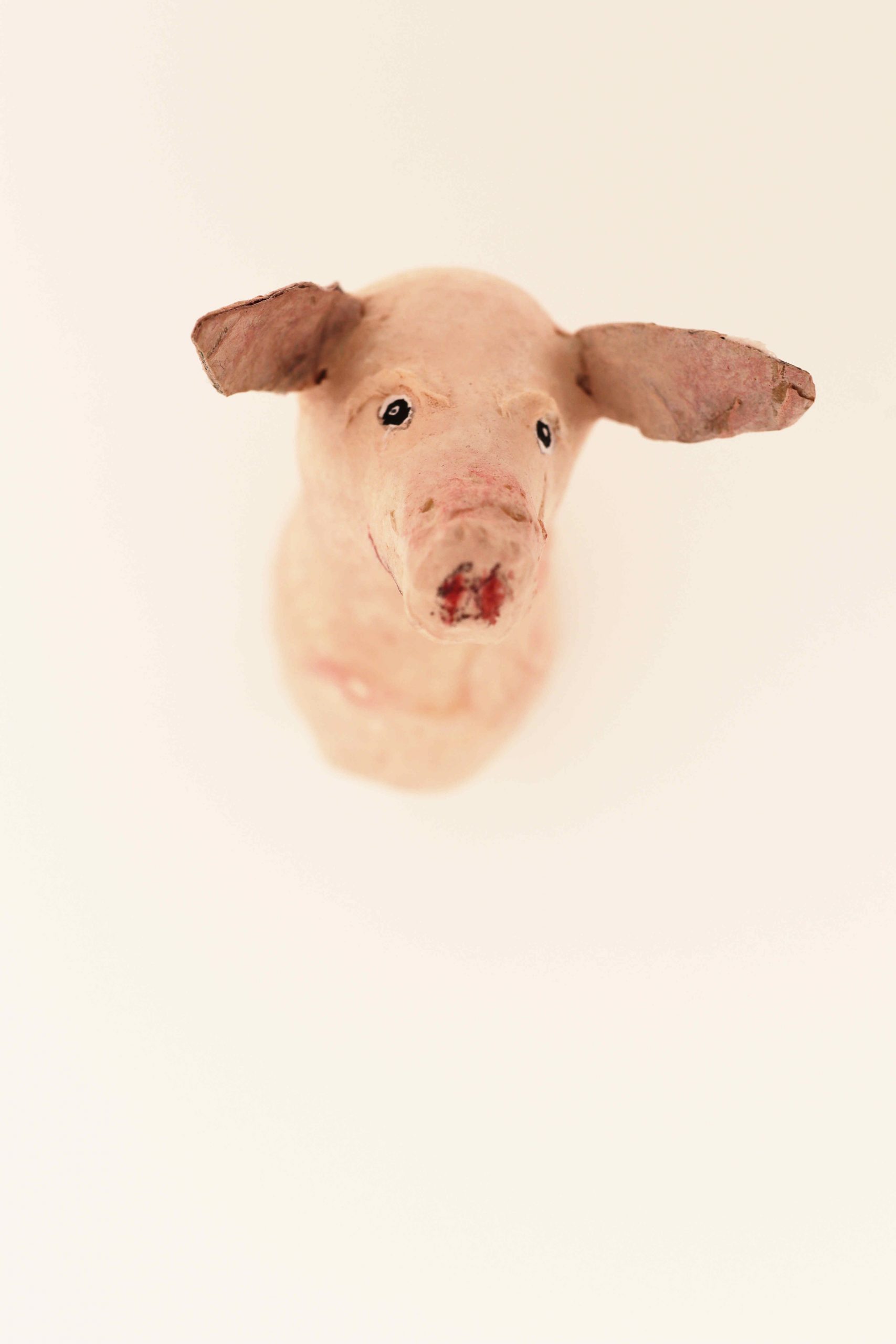 Magnetisches Schwein aus Pappmaché