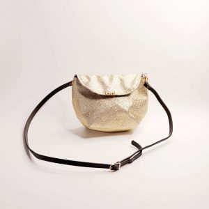 Kleine goldene umhängetasche mit Glitzer