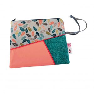 Clutch mit Blumenmuster